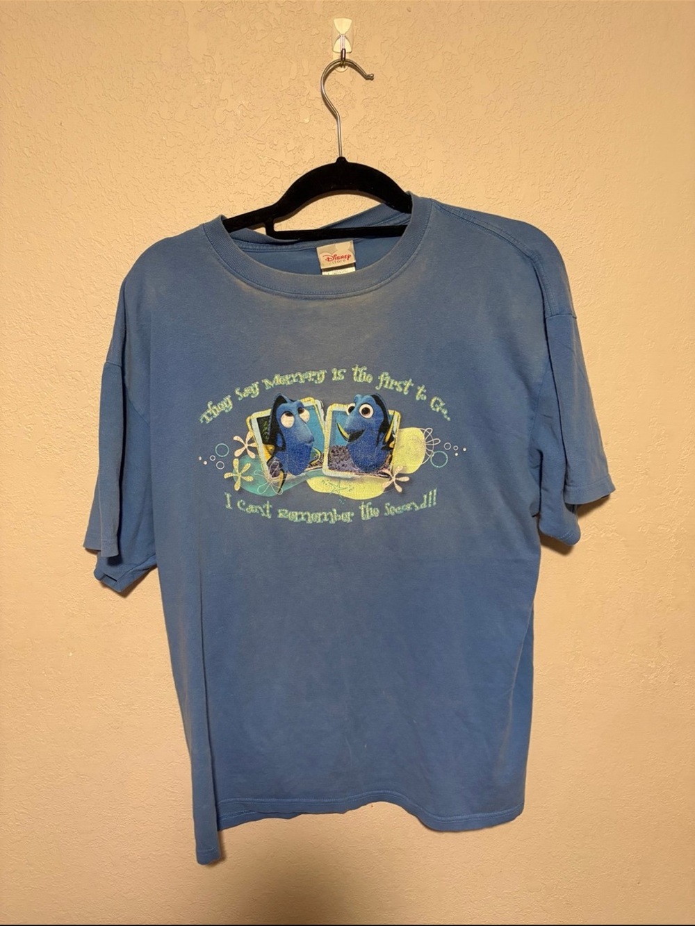 DISNEY Finding Nemo - Dori Short Sleeve Shirt vintage rare